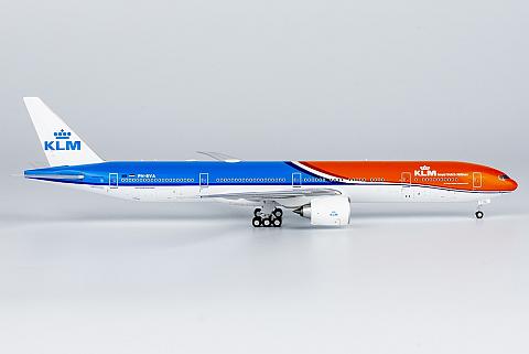 Boeing 777-300ER "Orange Pride"